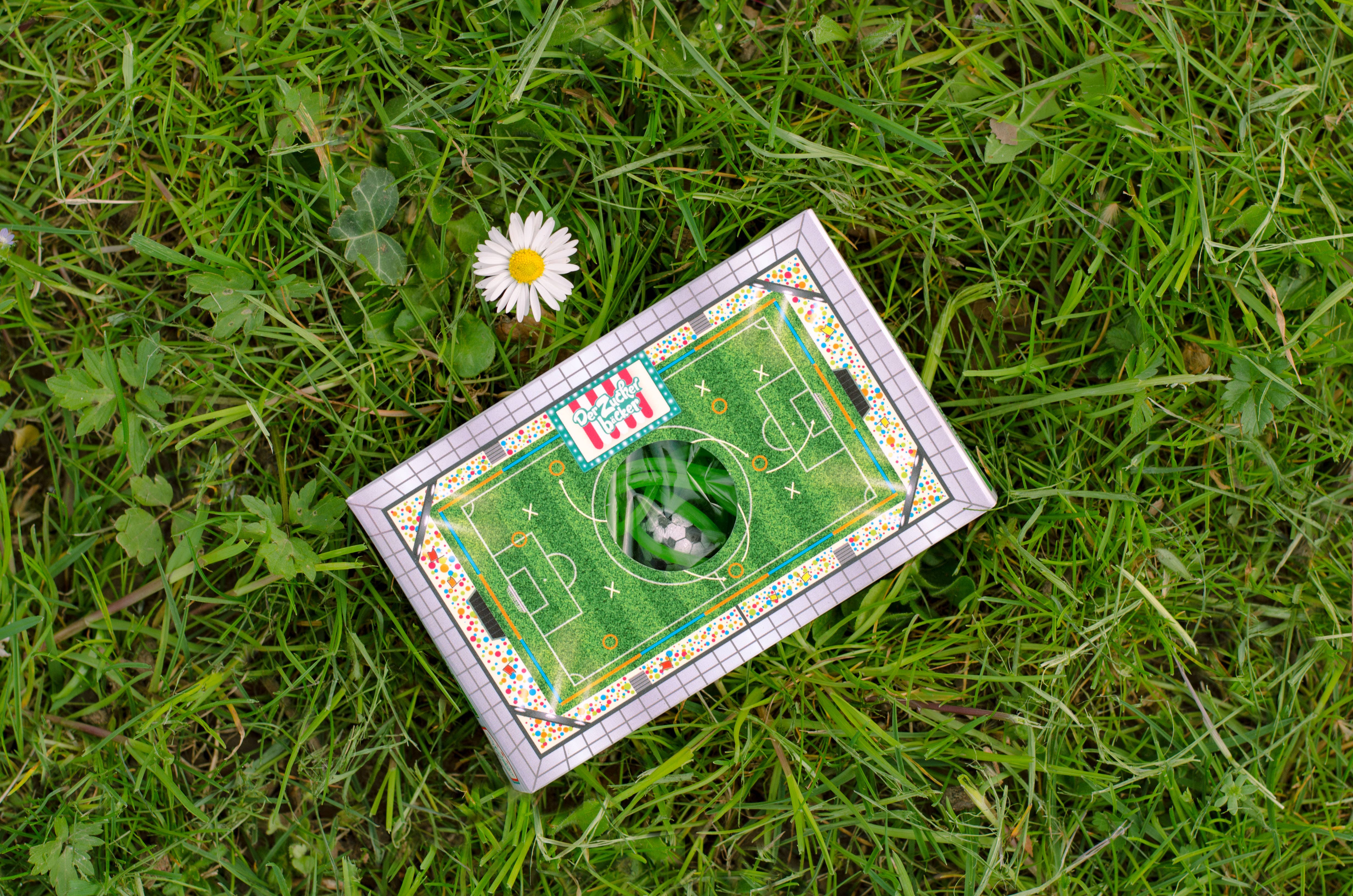 Essbarer Fussballrasen Geschenkbox Sport Fruchtgummi - Bild 3